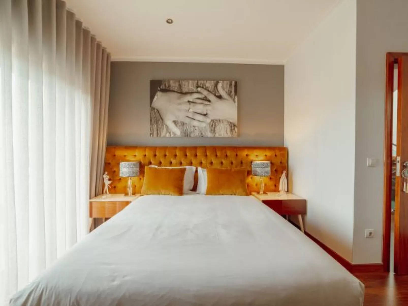 POOL & CINEMA VILLA by VACATIONY - Binnen