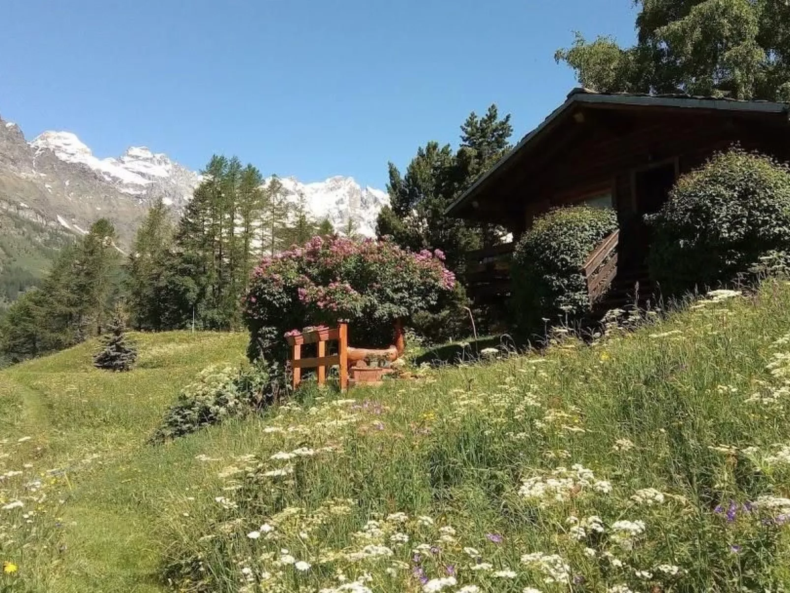 'Lo Chalet' der Balkon über dem Matterhorntal - Buiten