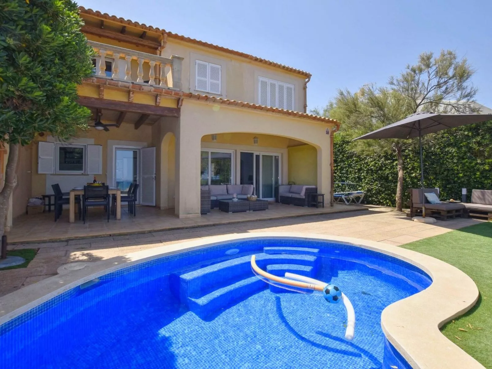 Gemütliches Ferienhaus in Urbanització S'estanyol mit Privatem Pool - Binnen