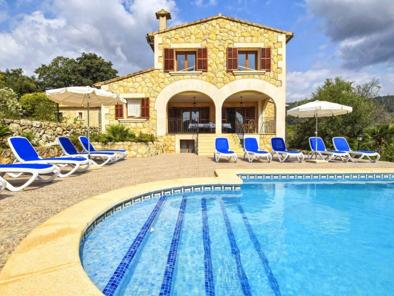 Schönes Landhaus mit Panoramablick auf die Berge - Buiten