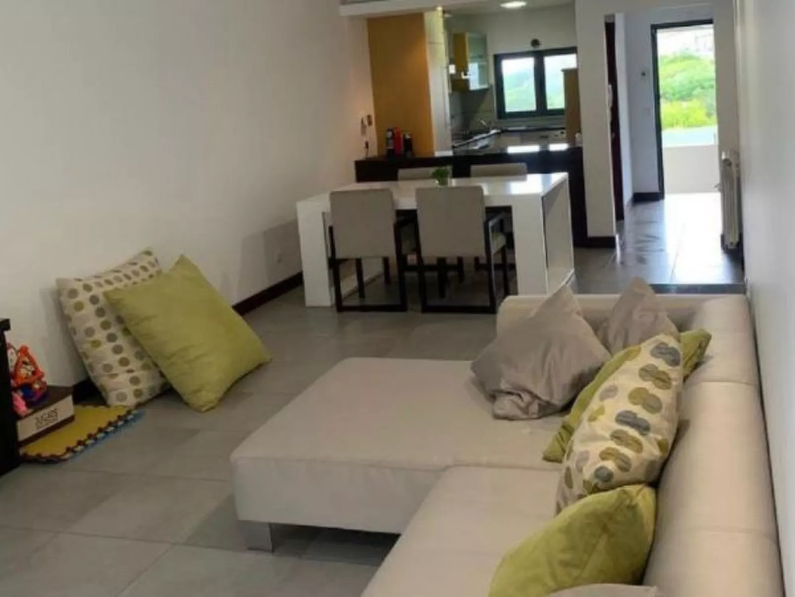 SUNSET HOUSE WITH SEAVIEW & TERRACE by VACATIONY - Binnen