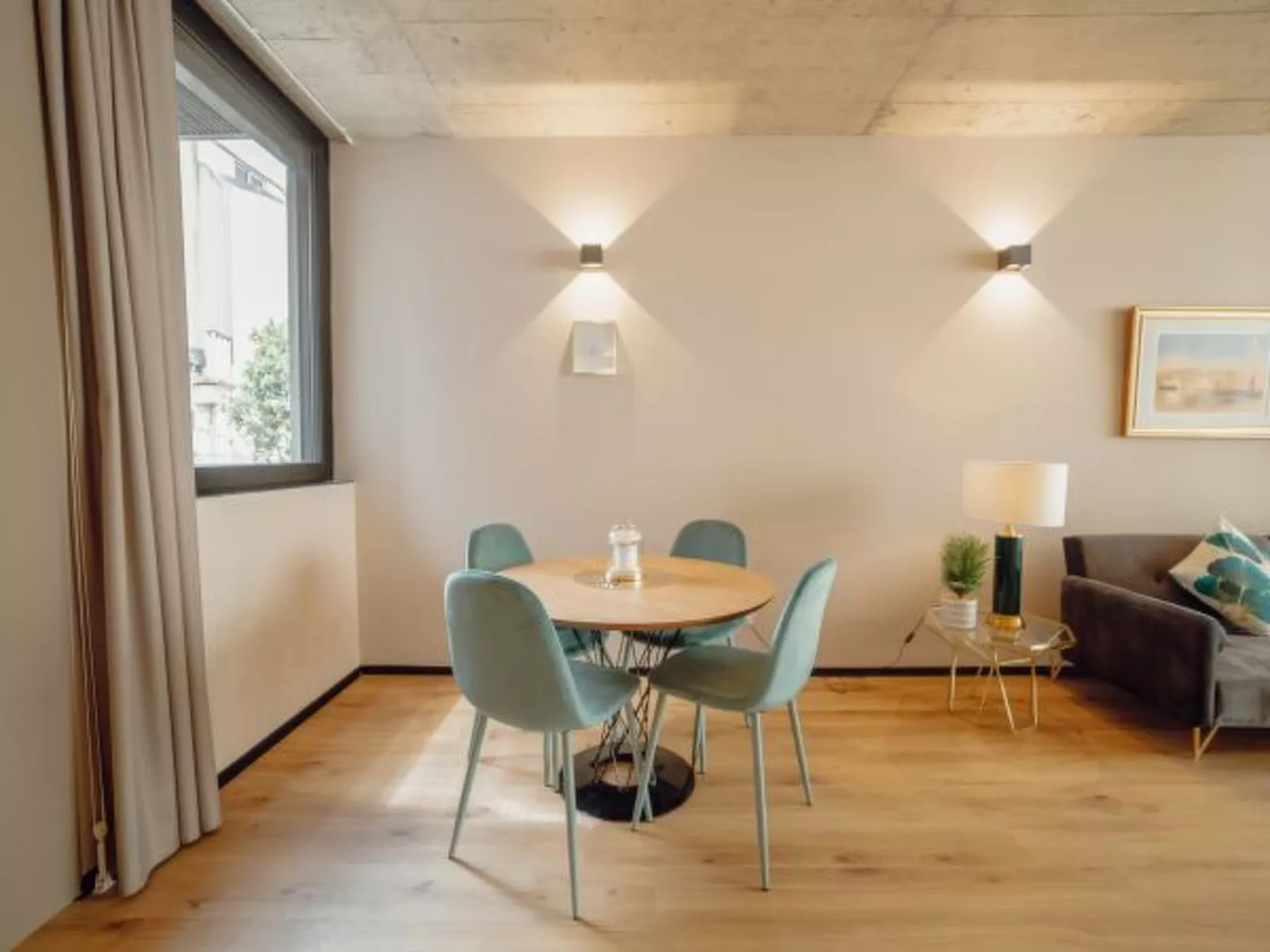 CITY CENTER PREMIUM with GARAGE by VACATIONY - Binnen