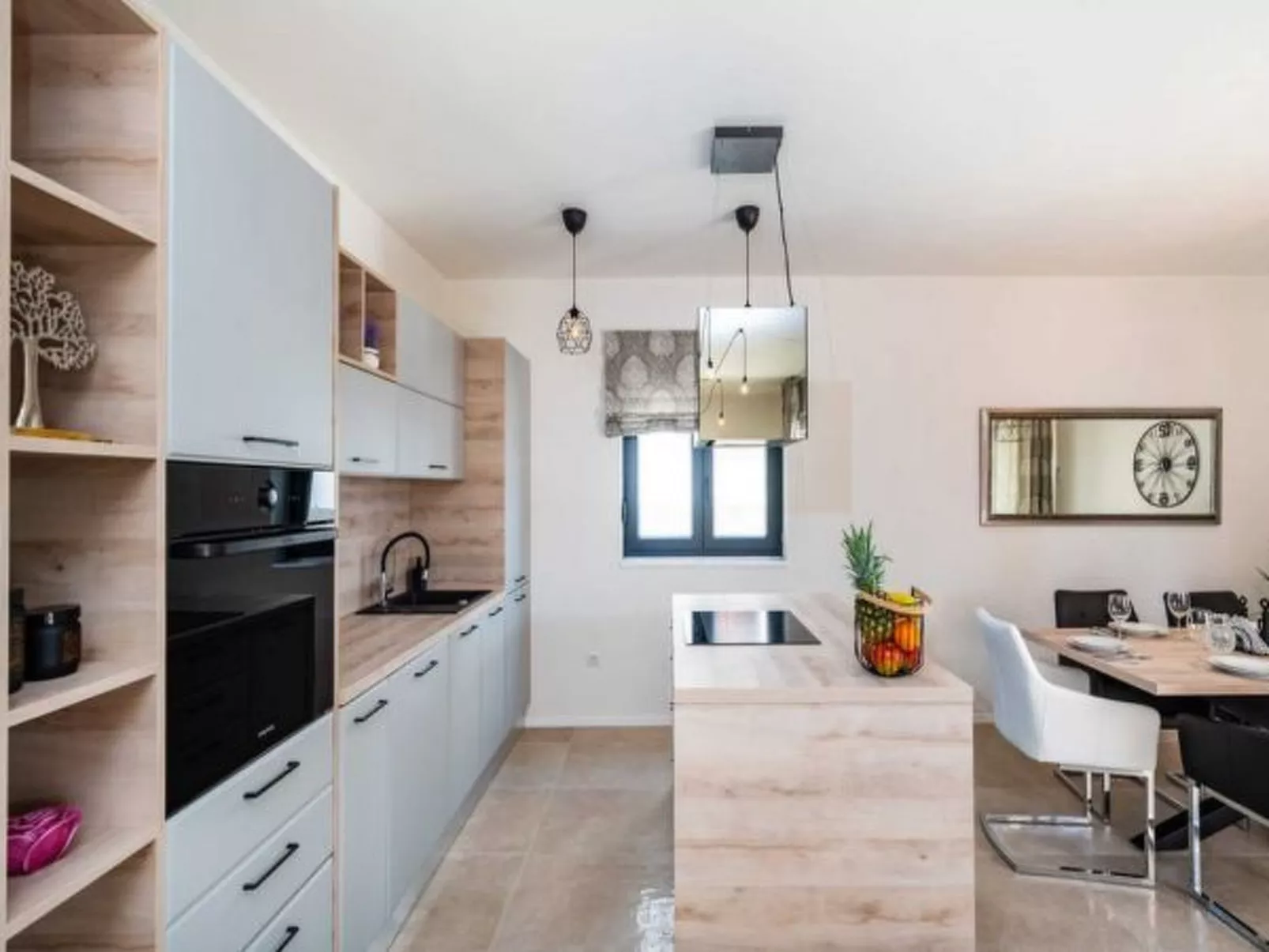 Villa Magale with a pool - Image-tags.info