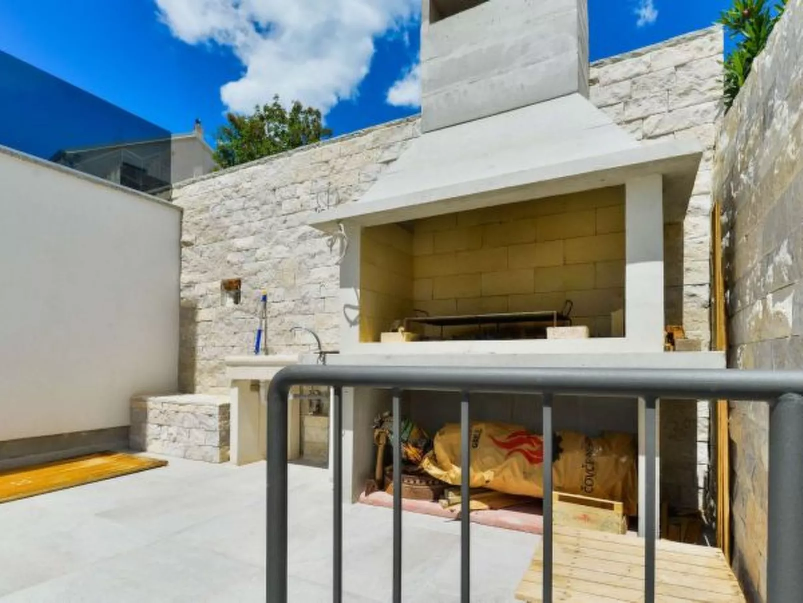 Modern Villa Futura with pool - Buiten