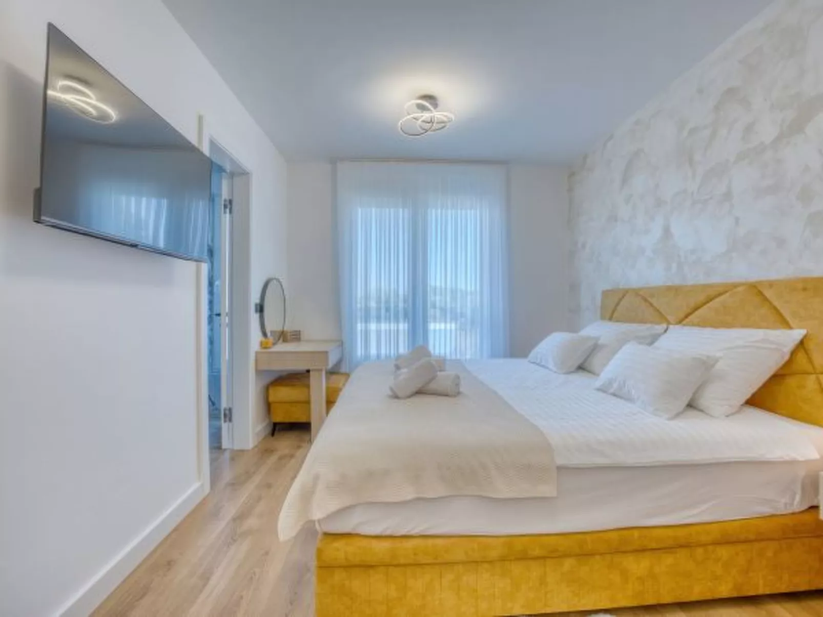 Villa Elena with two pools and spa - Image-tags.info