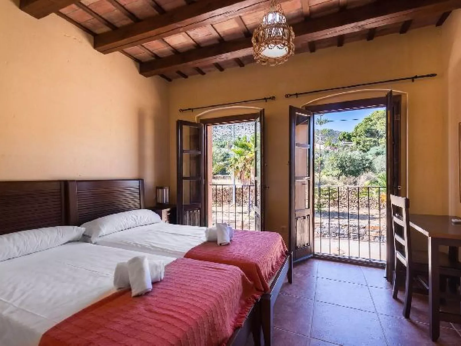 Villa Paraiso - PlusHolidays - Image-tags.info