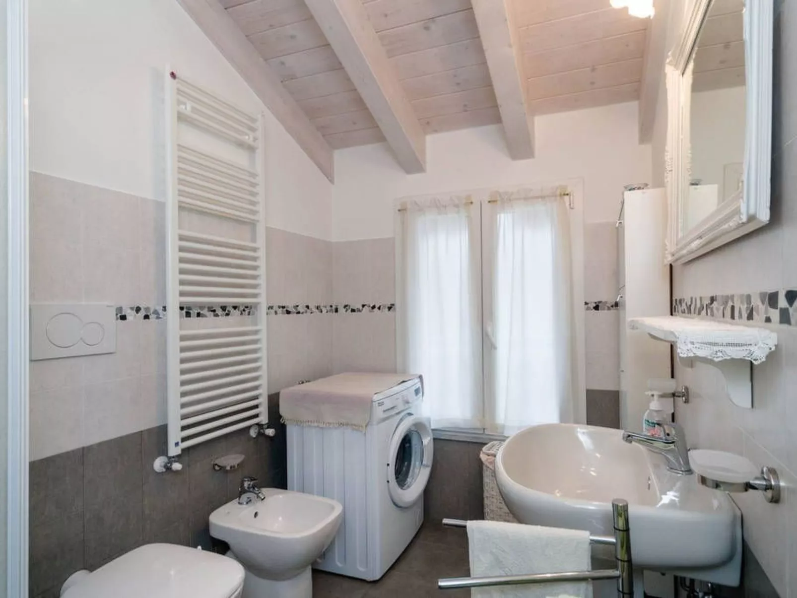 Ferienzimmer 'Mansarda Lina' mit Terrasse - Binnen