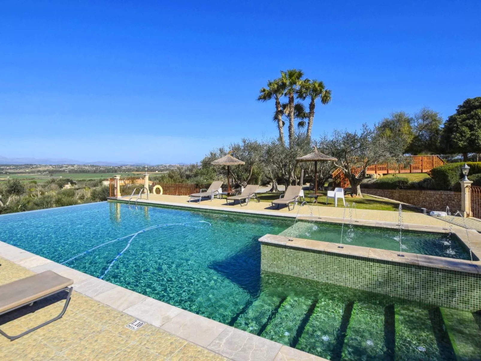 Wunderschönes Ferienhaus in Ariany mit Privatem Pool - Buiten