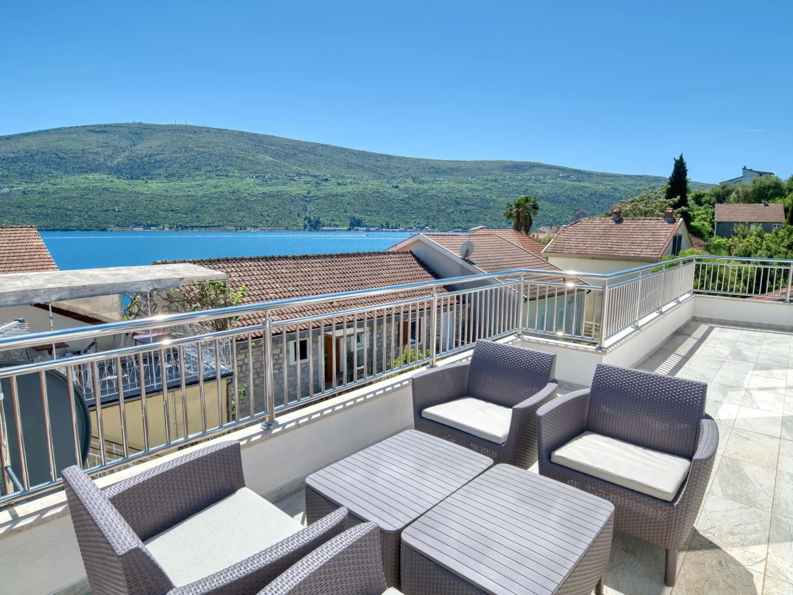 Ljubica Superior 3-Zimmer-Apartment mit Meerblick - Binnen