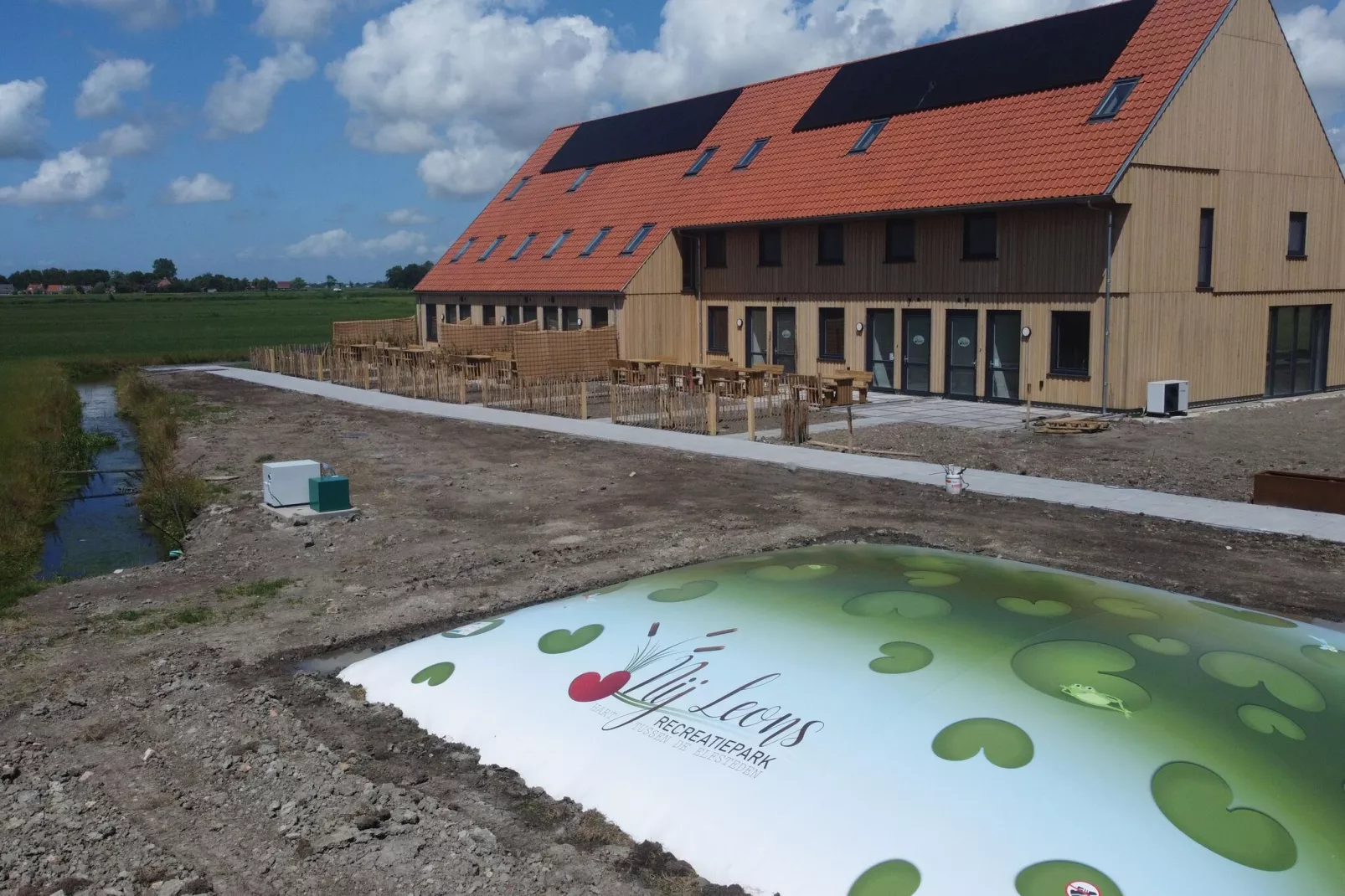 Friese Villa 3 in Leons-Buitenkant zomer