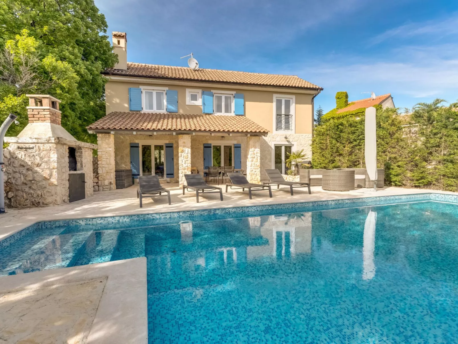 Eine luxuriöse Villa "Maslina" mit Pool und Grill - Buiten