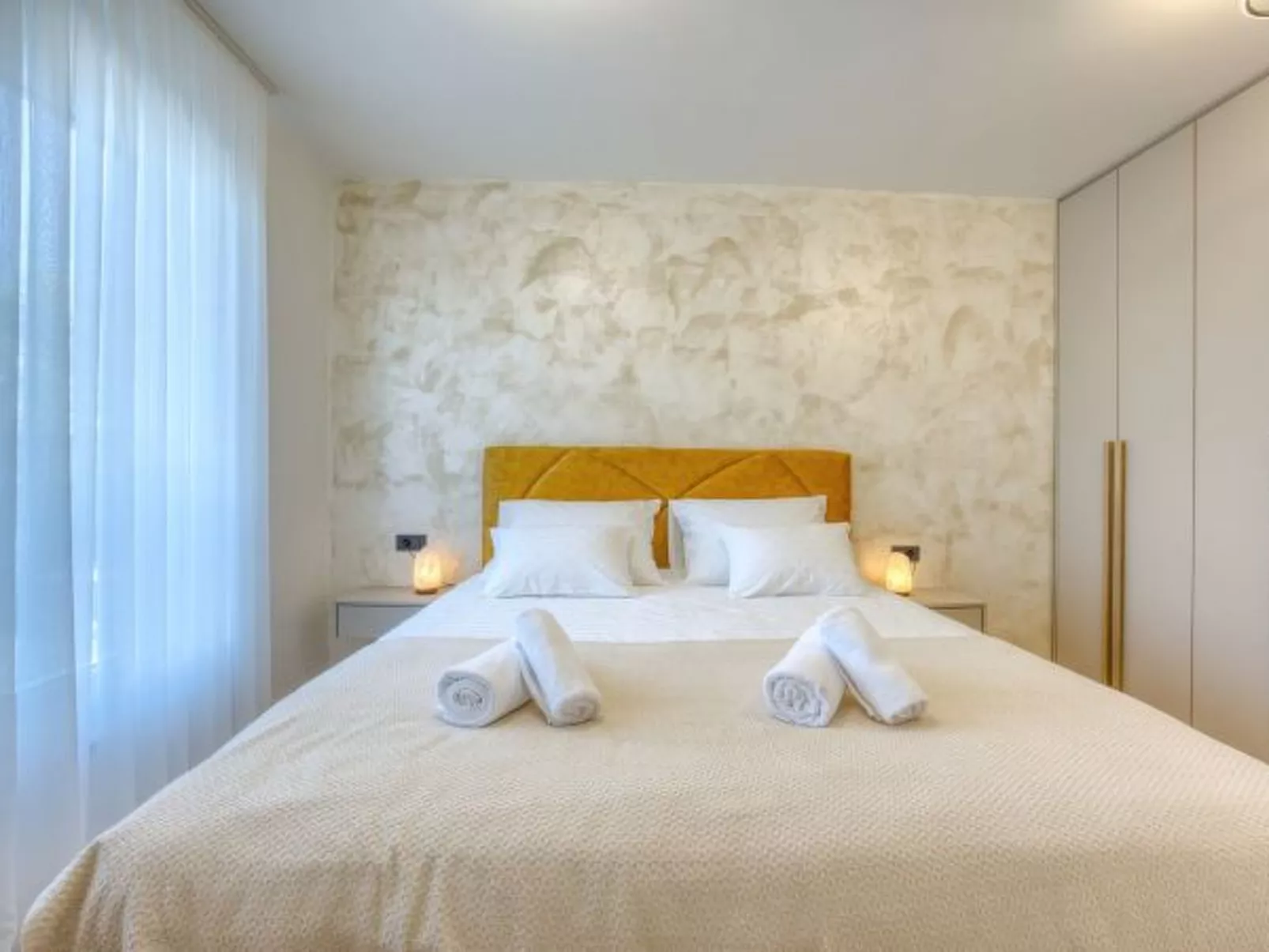 Villa Elena with two pools and spa - Image-tags.info