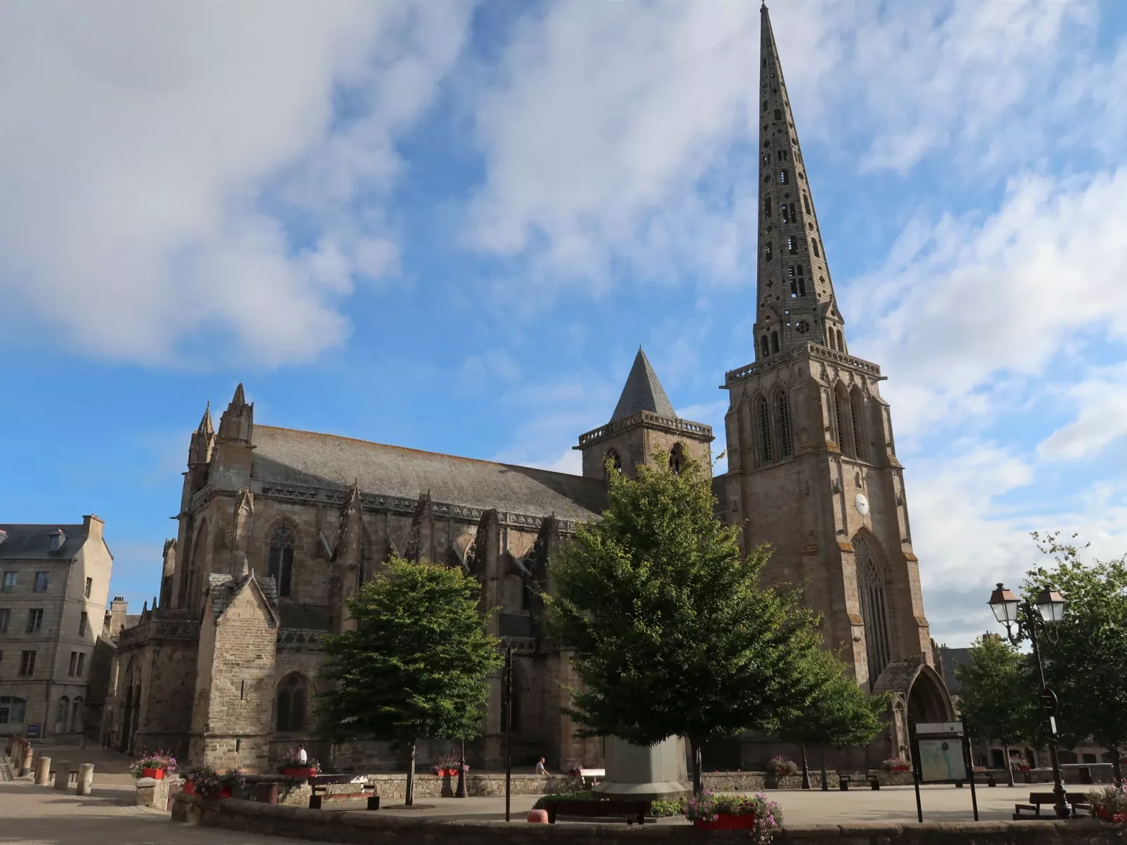 Elioluaso - Omgeving