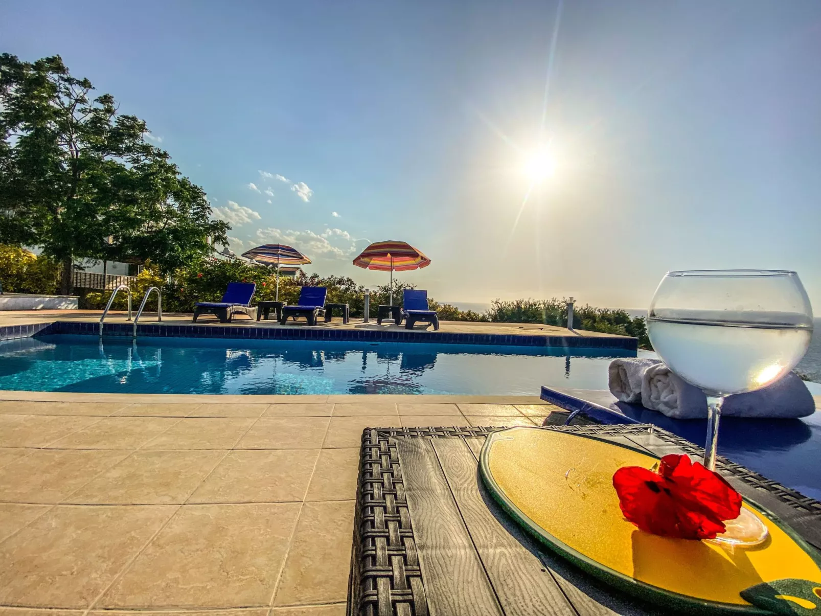 Ferienvilla mit Infinity Pool - Buiten