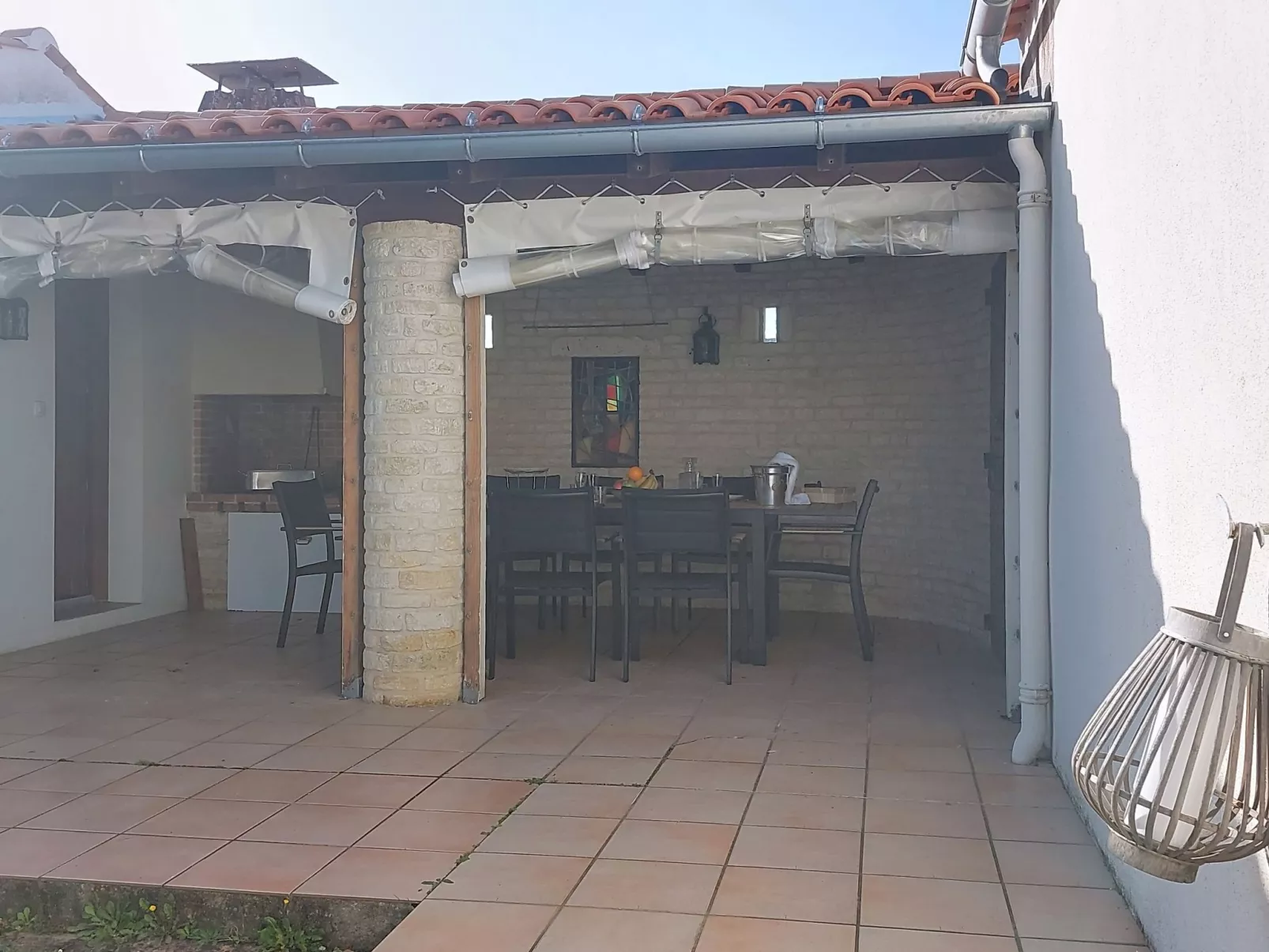 Le Château 3 - Buiten