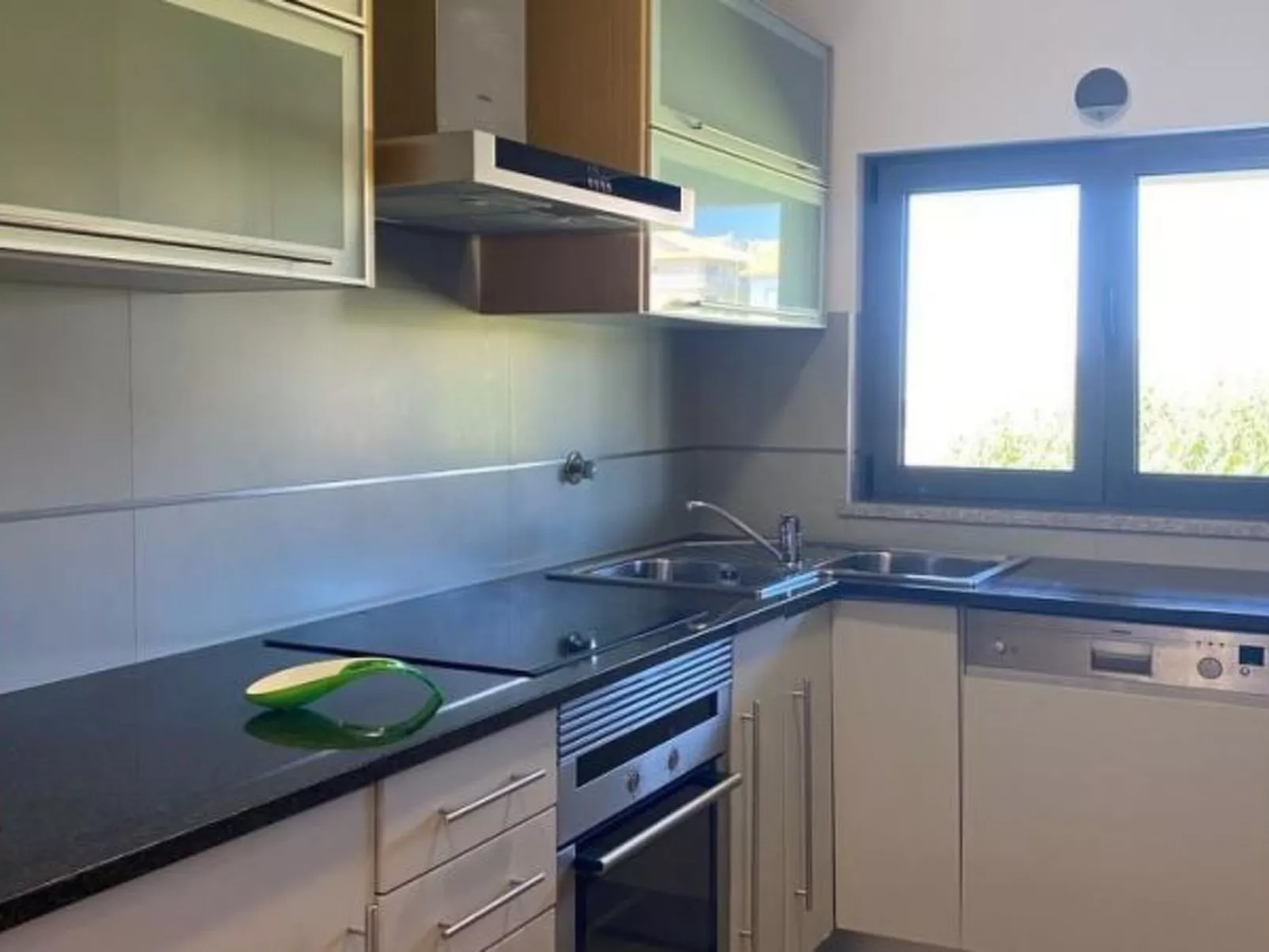 SUNSET HOUSE WITH SEAVIEW & TERRACE by VACATIONY - Binnen