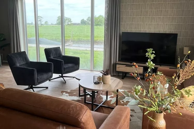 Friese Villa 5 in Leons-Woonkamer