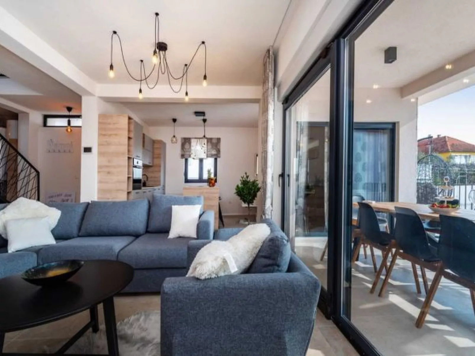 Villa Magale with a pool - Image-tags.info