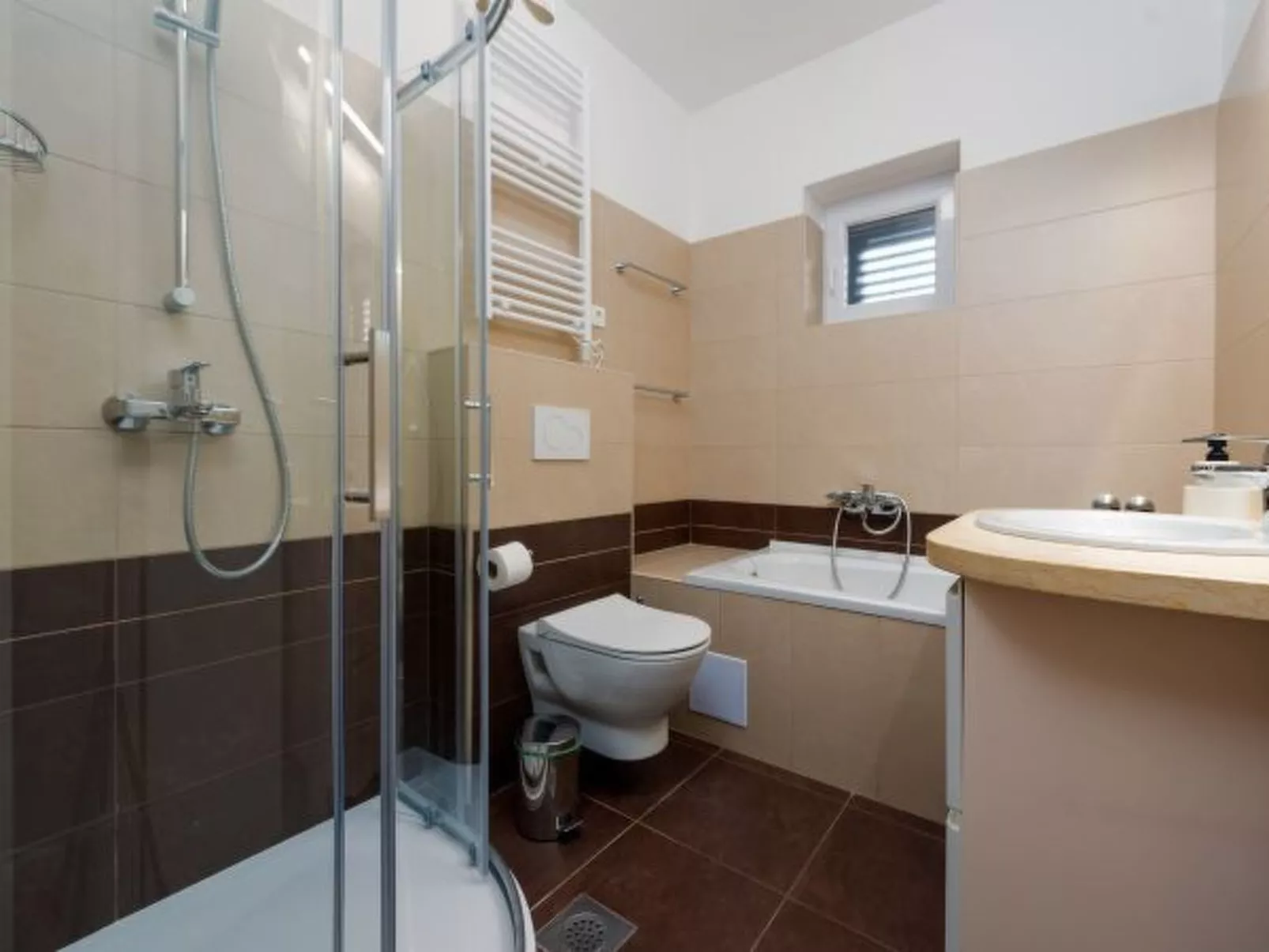 Great Villa Field Hills with sauna and jacuzzi - Image-tags.info