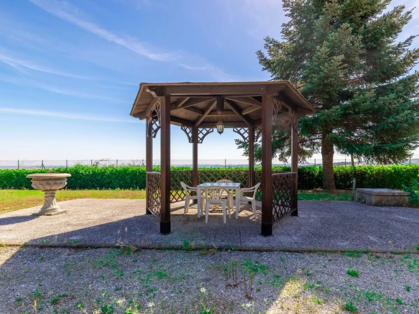 Sunrise Hill Holiday Home - Buiten