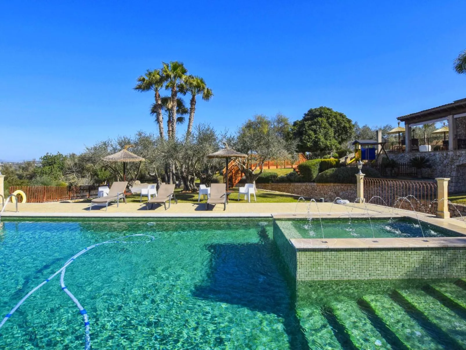 Wunderschönes Ferienhaus in Ariany mit Privatem Pool - Buiten