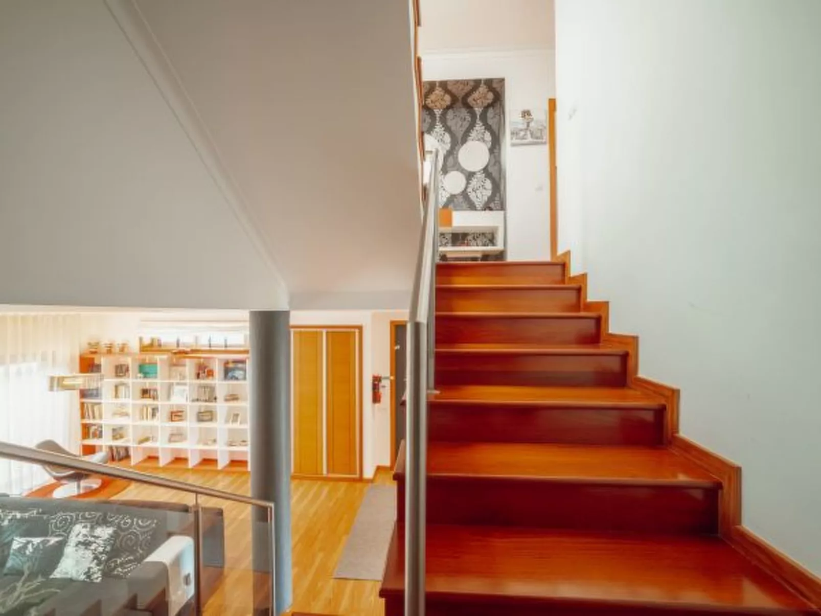 POOL & CINEMA VILLA by VACATIONY - Binnen