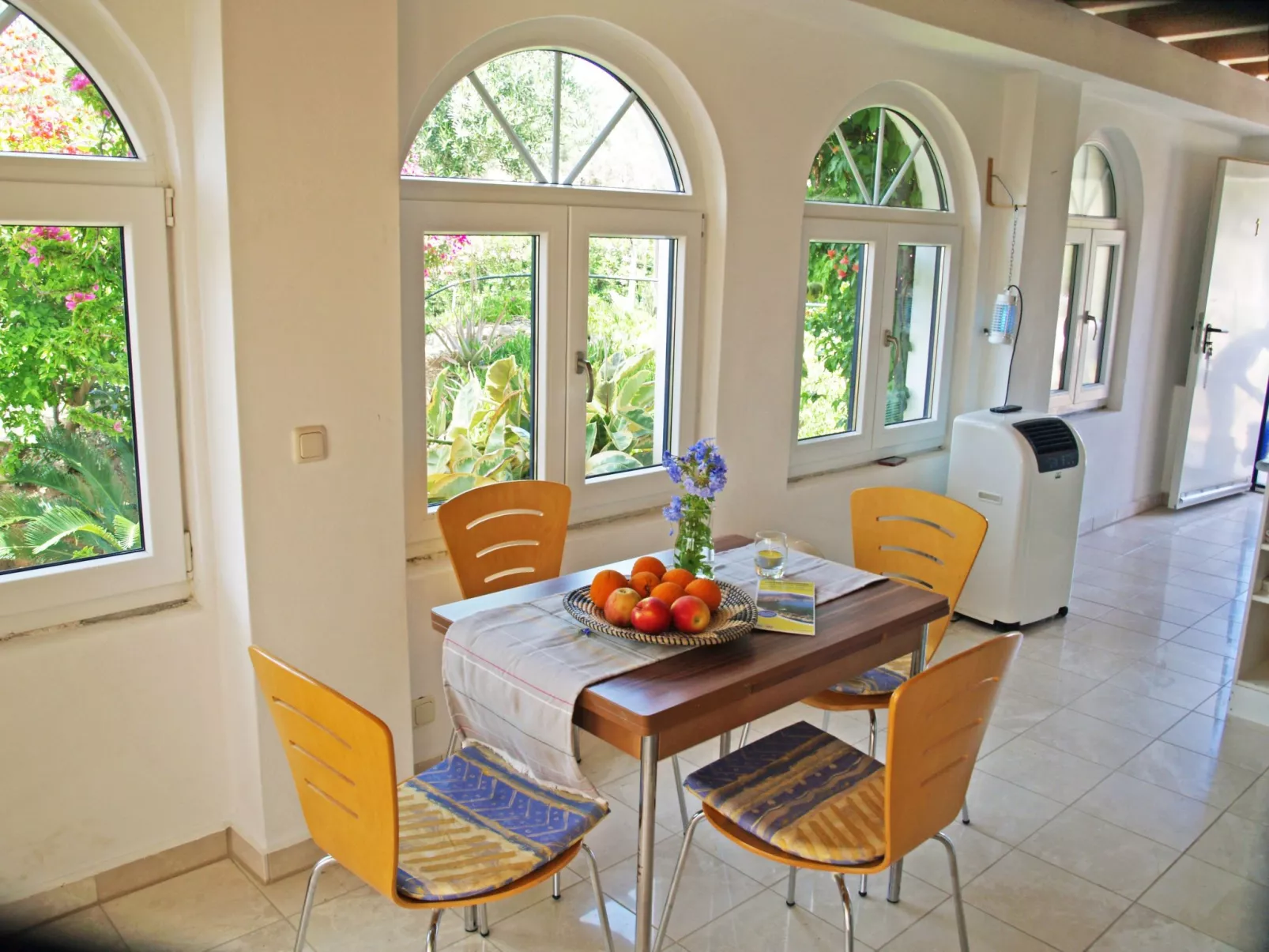 In Ermioni mit Grill, Terrasse und gemeinschaftlichem Pool - Binnen