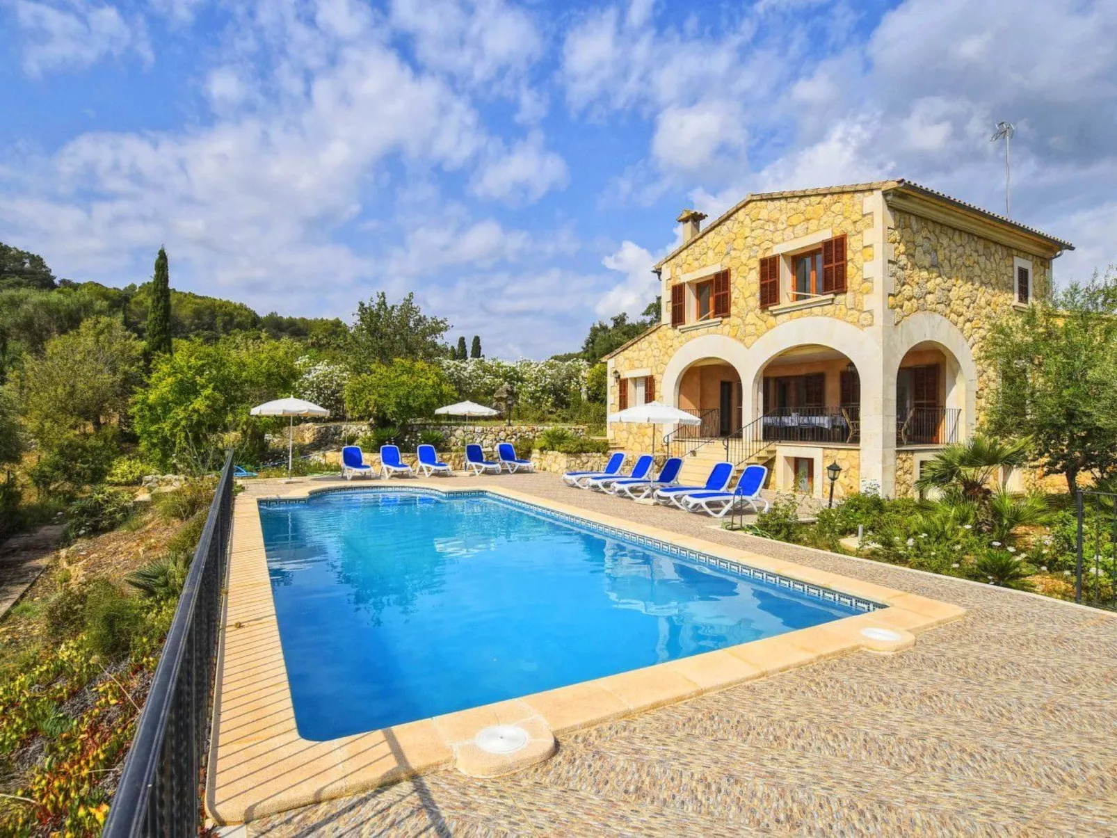 Schönes Landhaus mit Panoramablick auf die Berge - Buiten