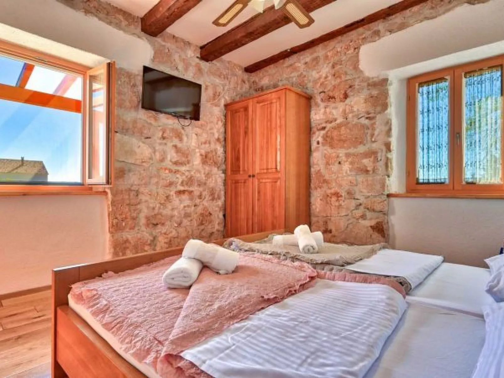 Villa Jacassa with heated pool and jacuzzi - Image-tags.info