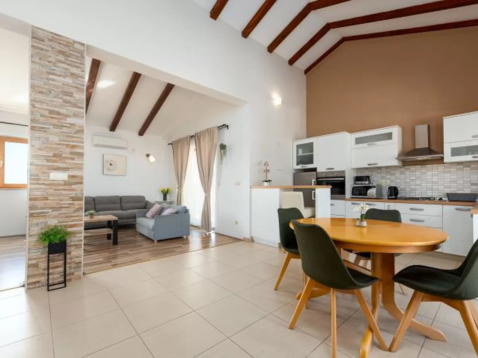 Holiday house Tina with jacuzzi and pool - Image-tags.info