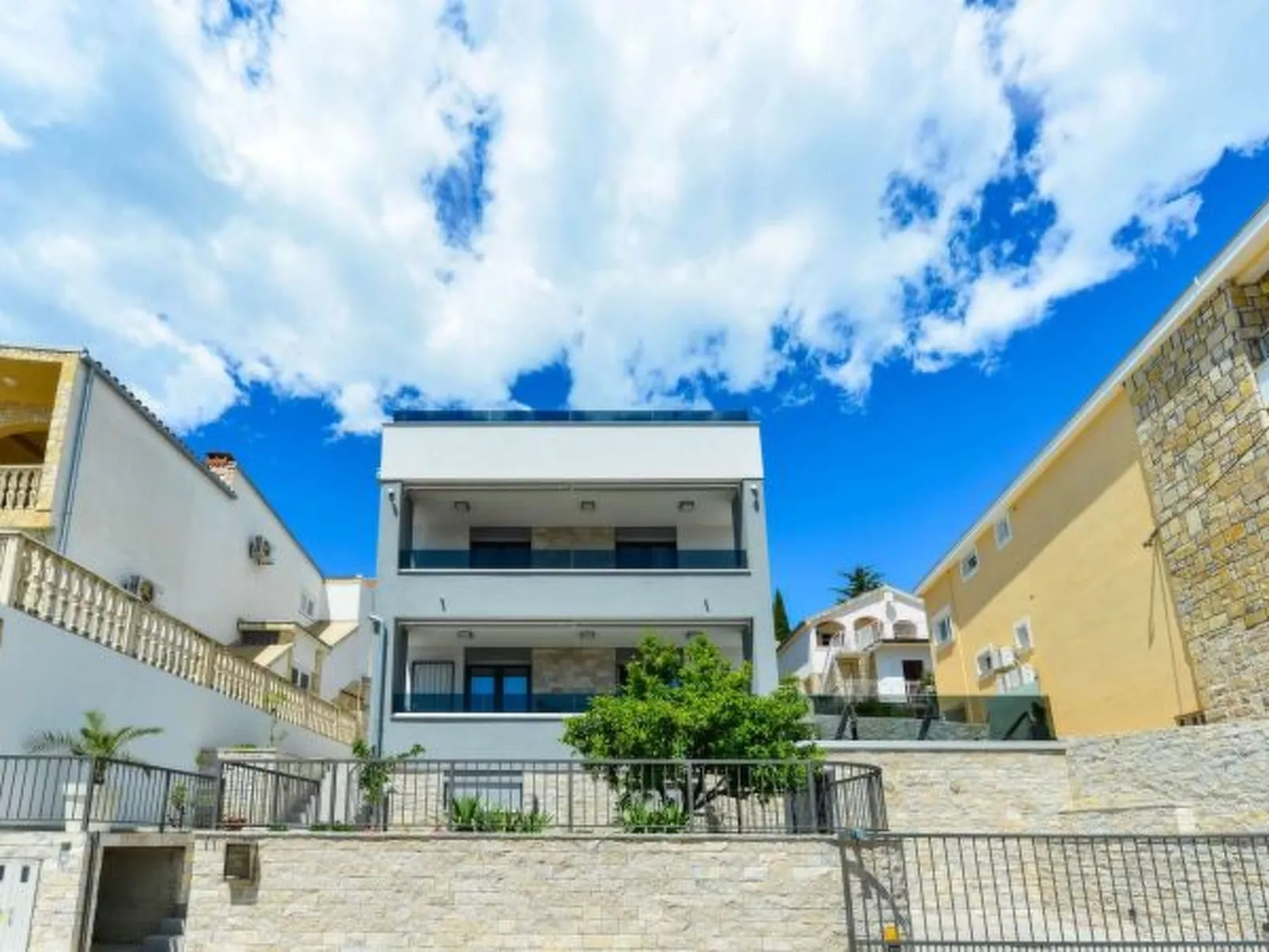 Modern Villa Futura with pool - Buiten