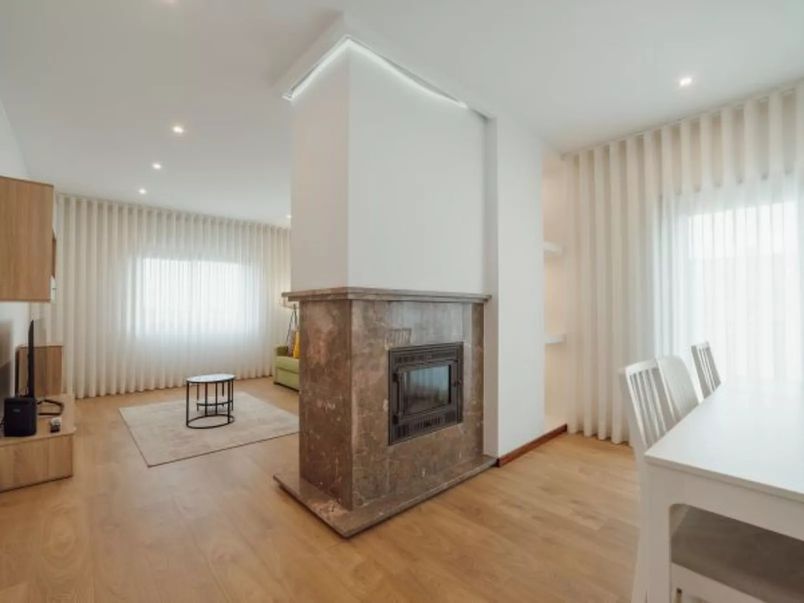 CITY CENTER GRAND SEA VIEW TERRACE by VACATIONY - Binnen