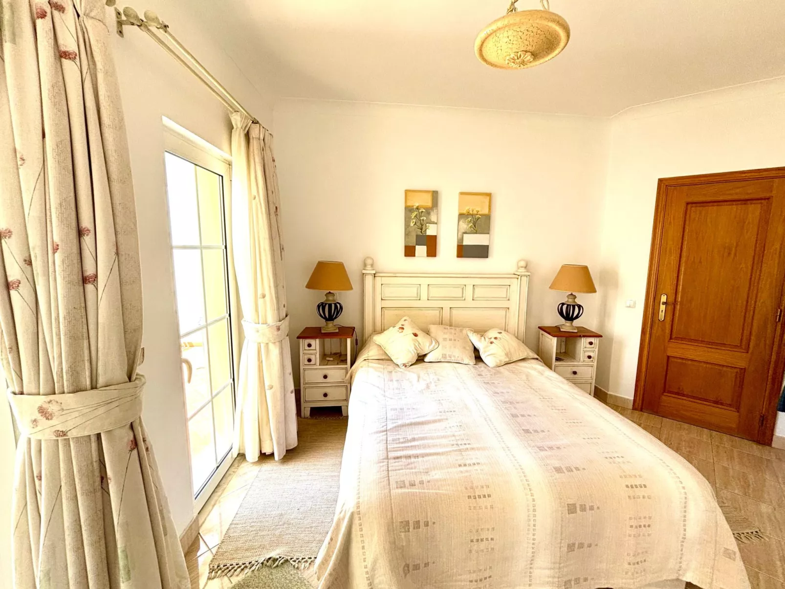 Mit beheiztem Pool - Binnen