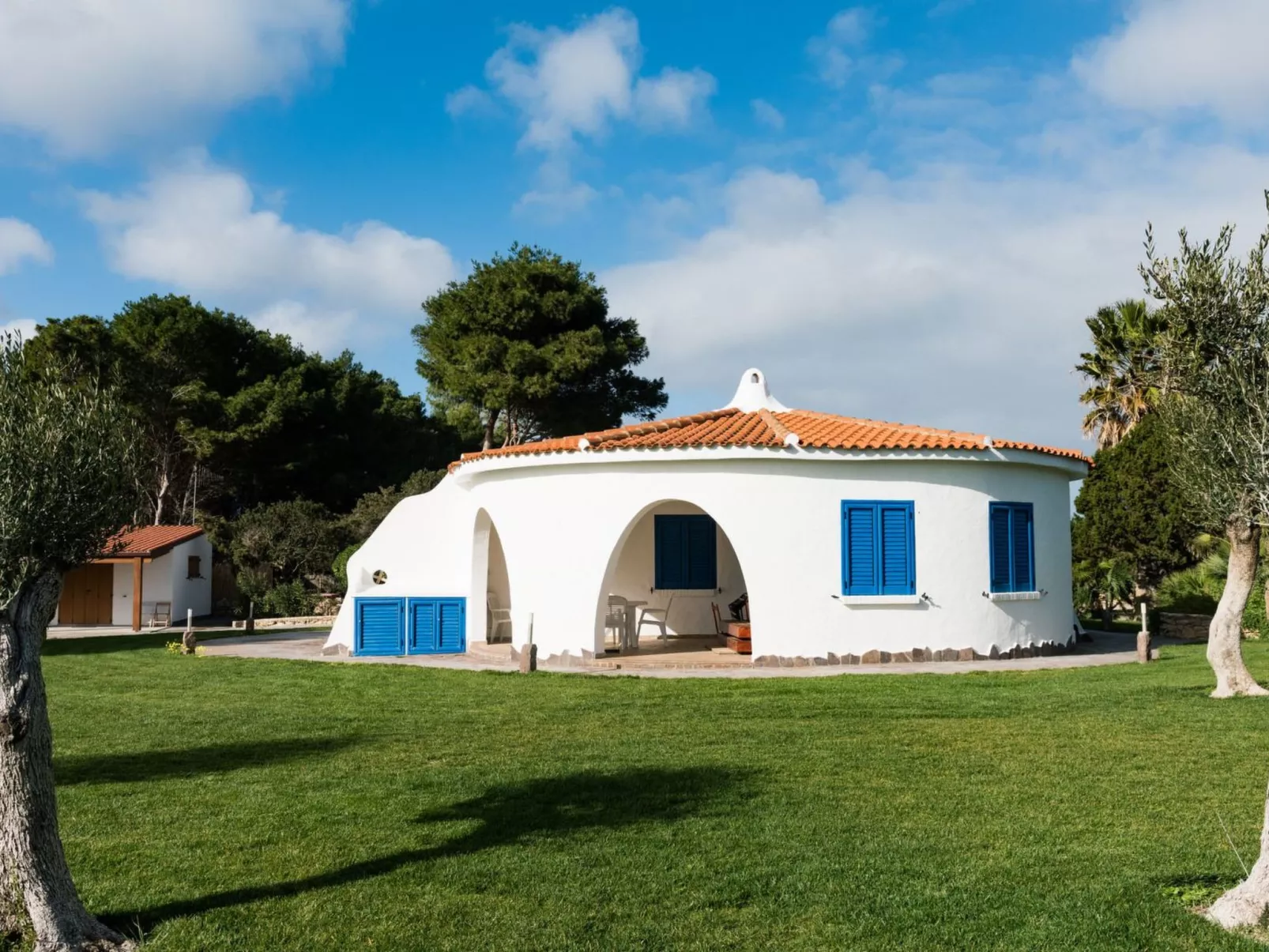 Haus in Calasetta mit Grill und Garten - Buiten