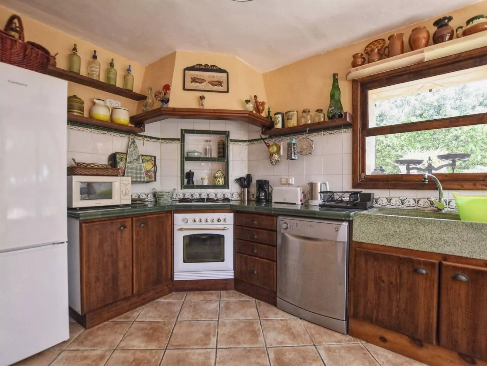 MONTSERRAT  ( SON PERETO ) - Binnen