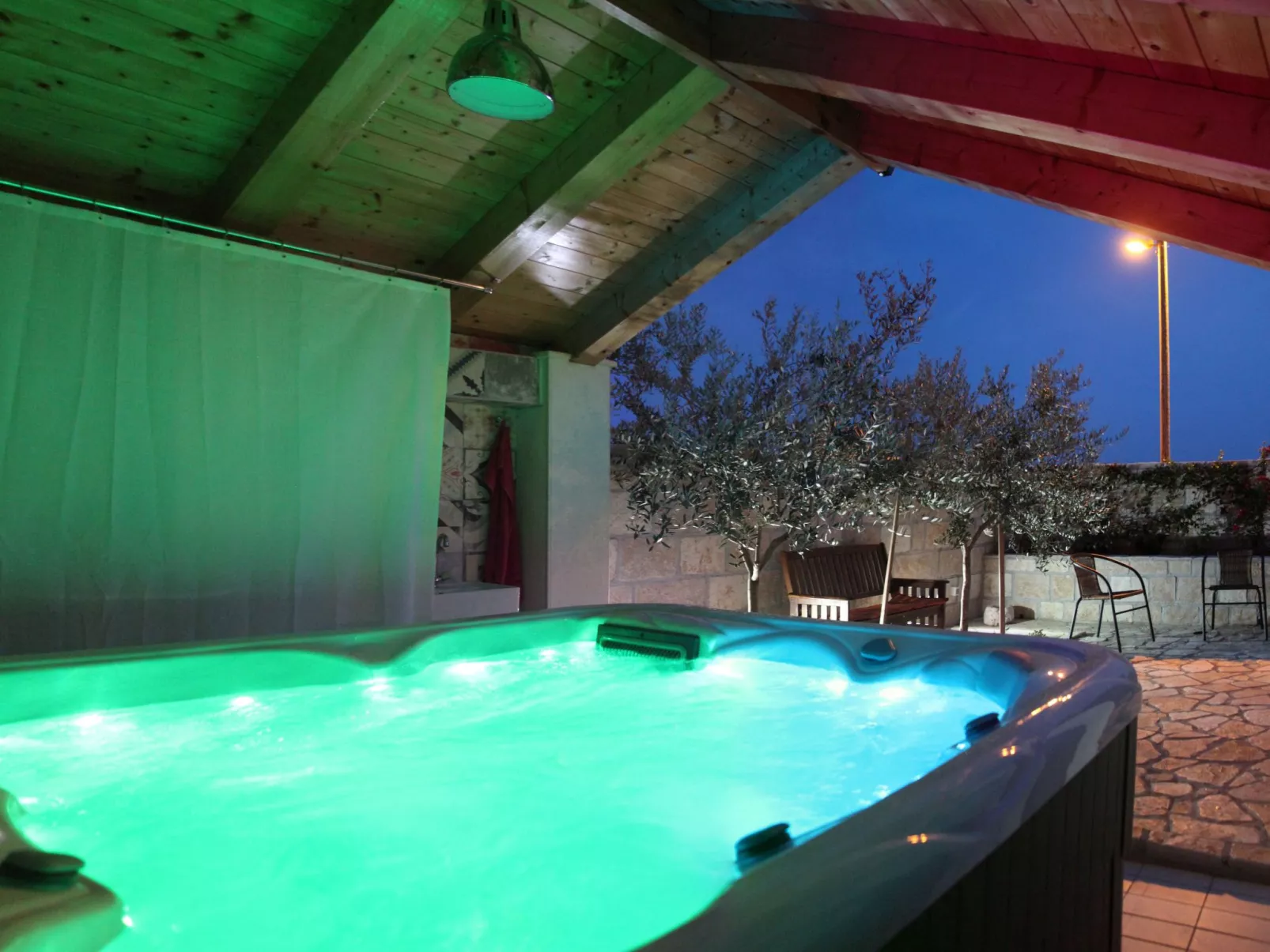 Haus in Mravince mit Whirlpool und Garten - Image-tags.info