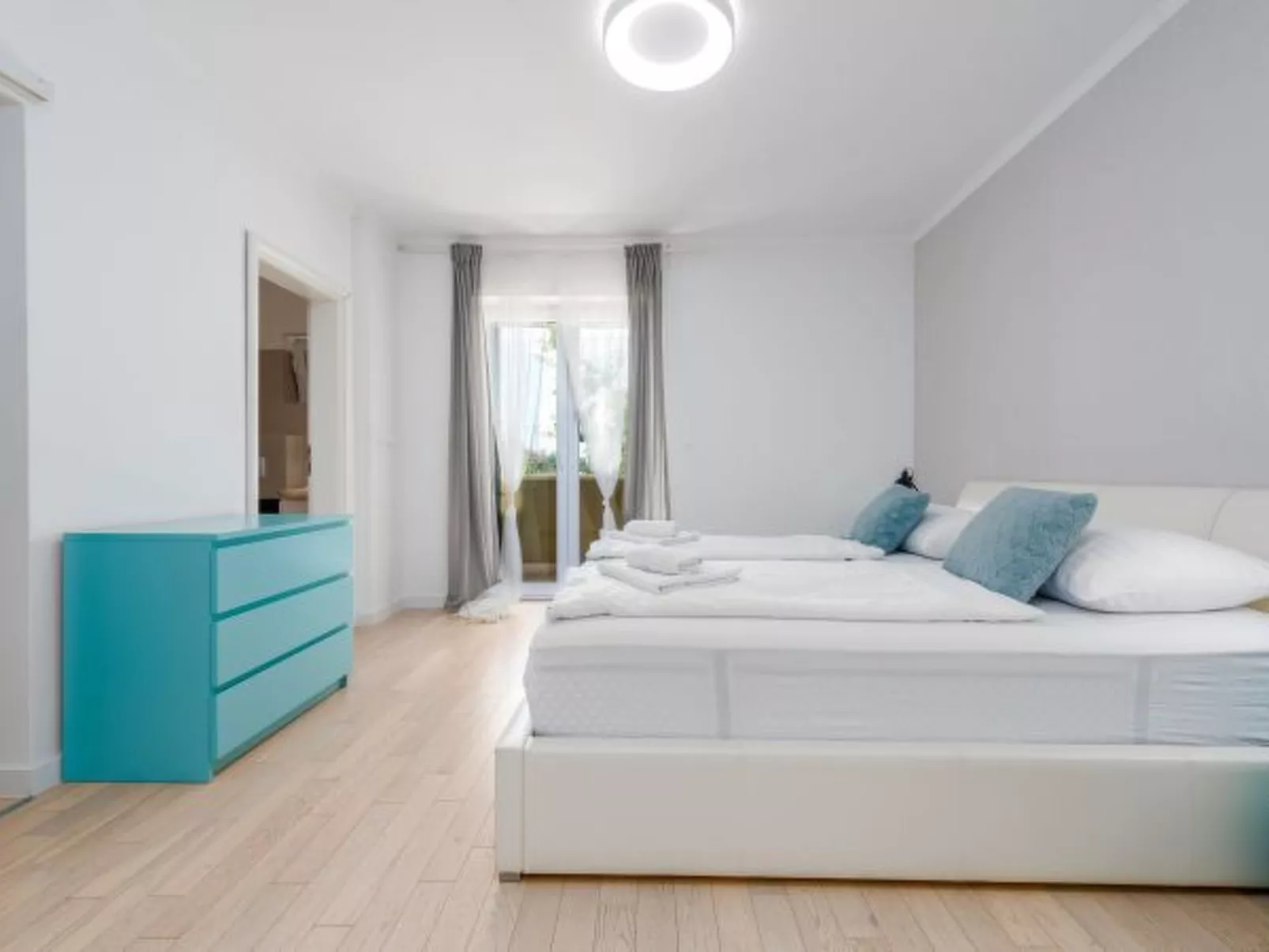 Great Villa Field Hills with sauna and jacuzzi - Image-tags.info