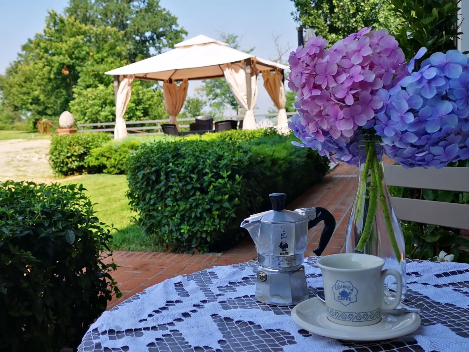 In Azzano D'asti mit Kleiner Terrasse - Image-tags.info