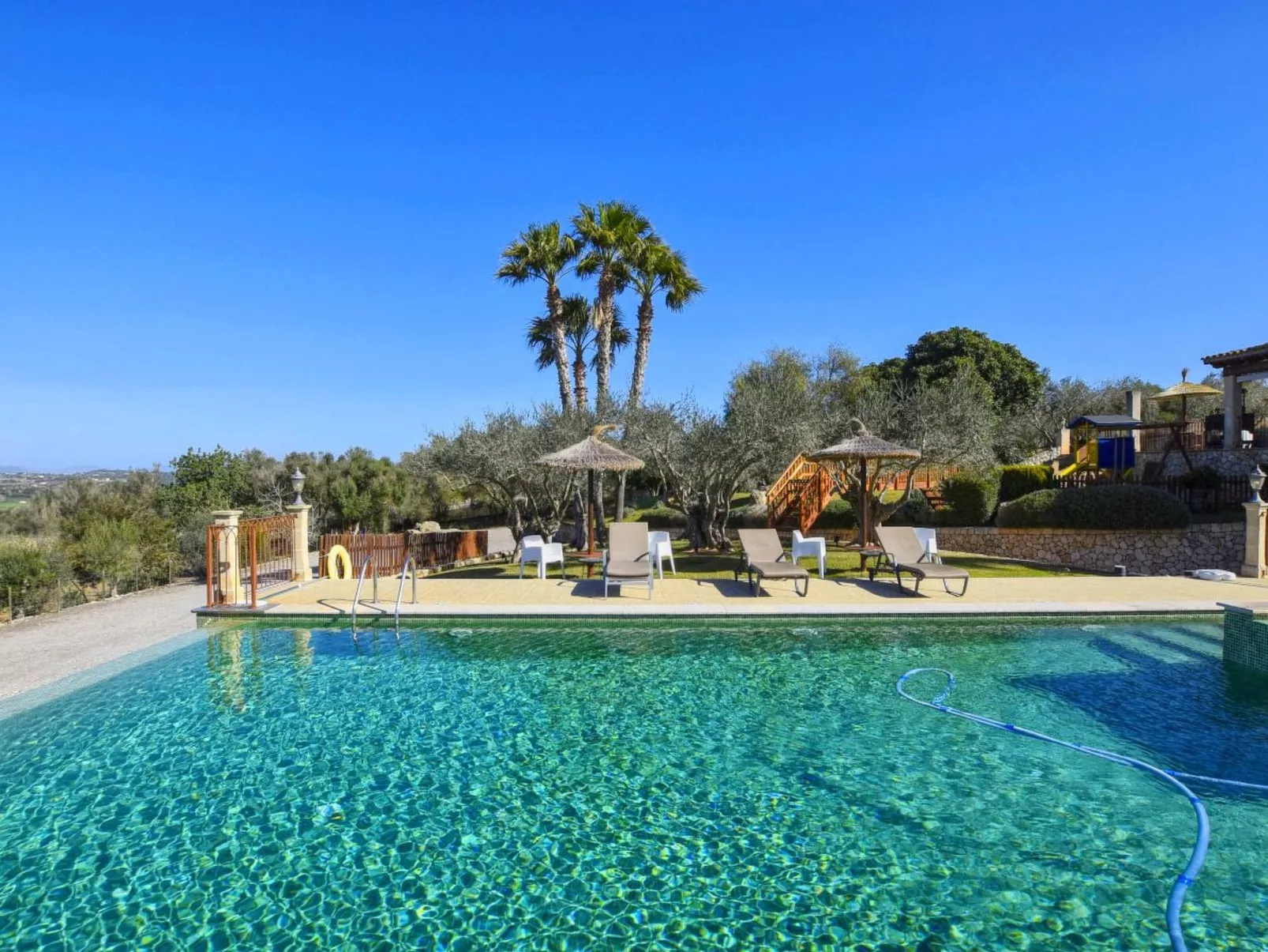 Wunderschönes Ferienhaus in Ariany mit Privatem Pool - Buiten