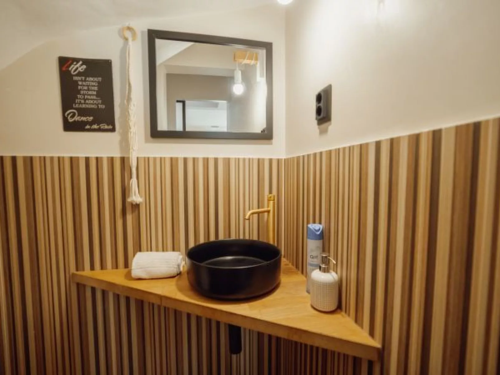 CASA DAS ORQUIDEAS by VACATIONY - Binnen