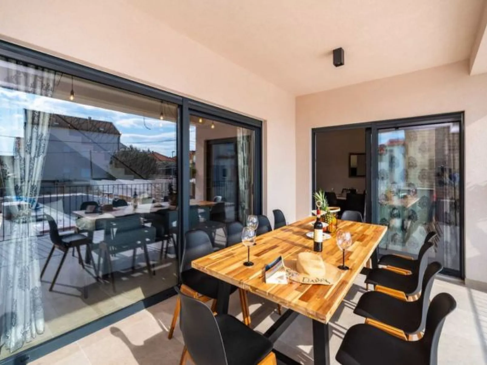 Villa Magale with a pool - Image-tags.info