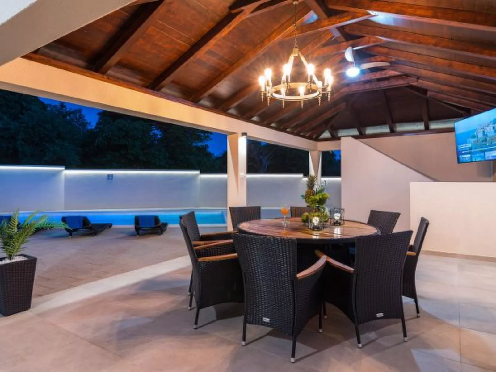 Villa Miandri with heated pool - Image-tags.info