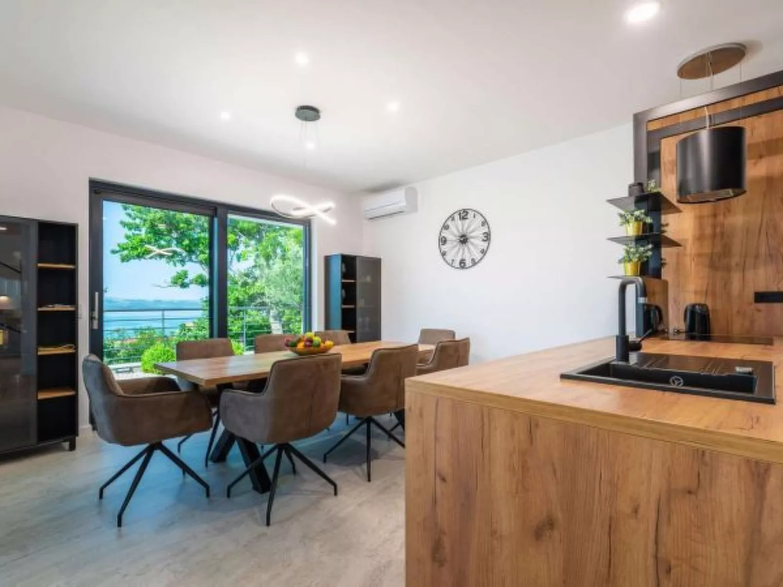 Villa Royal Hill with pool - Image-tags.info