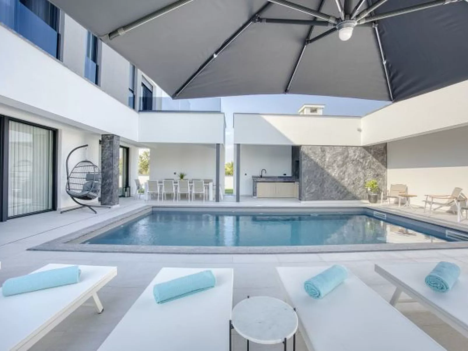 Villa Elena with two pools and spa - Image-tags.info