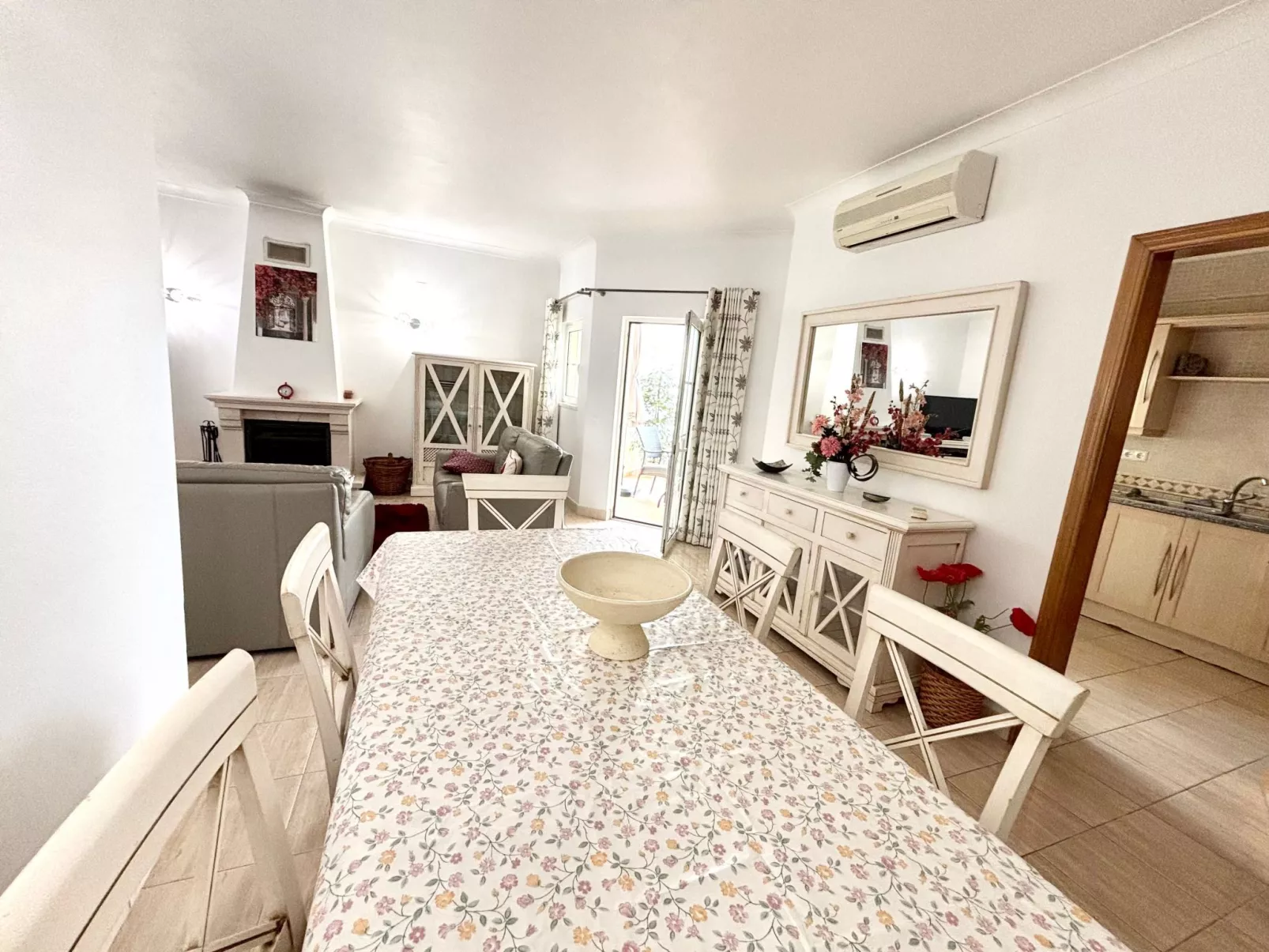 Mit beheiztem Pool - Binnen