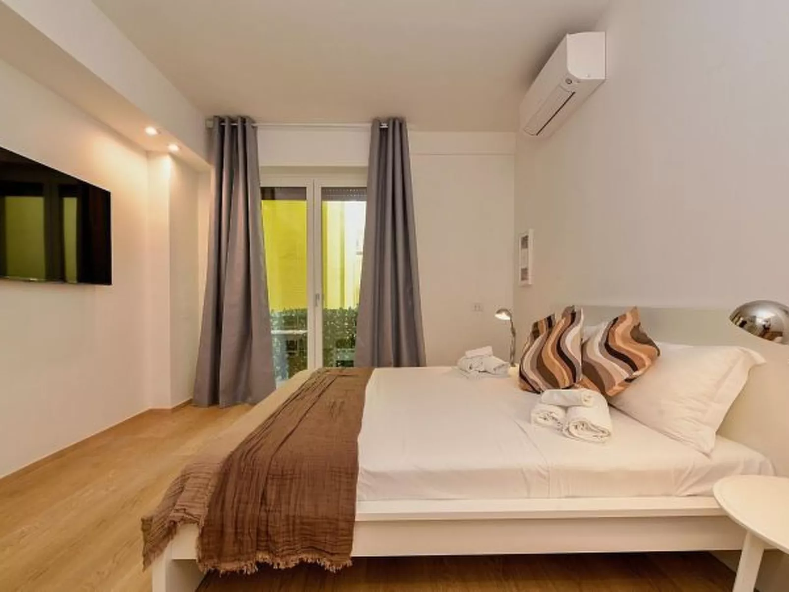 DesenzanoLoft - Der Riese vom See - Image-tags.info