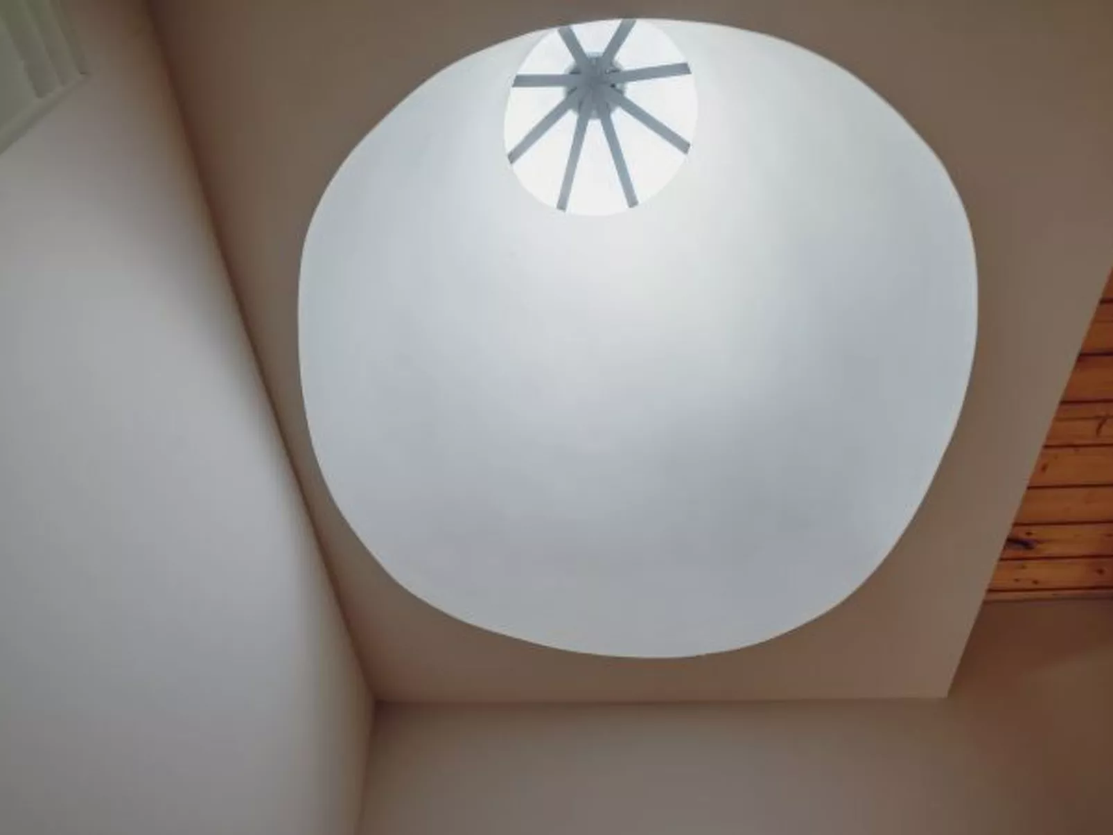 DOWNTOWN CLERIGOS with RIVER VIEW by VACATIONY - Binnen