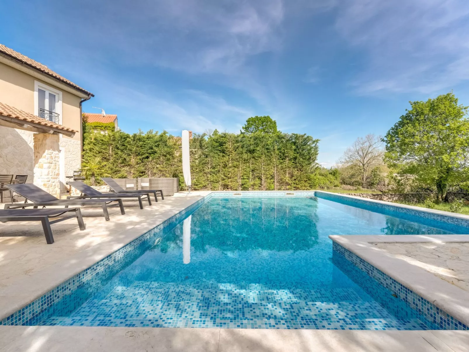 Eine luxuriöse Villa "Maslina" mit Pool und Grill - Buiten