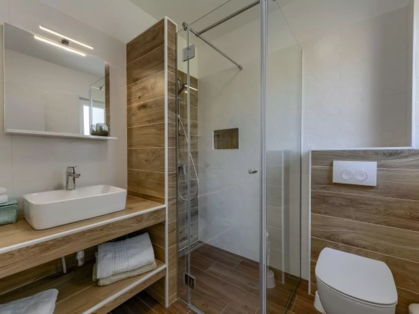 Villa Azzuro with jacuzzi and pool - Image-tags.info