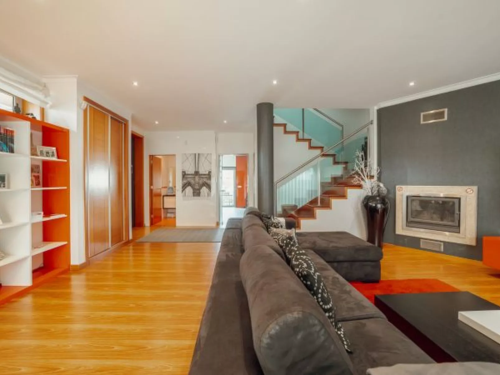 POOL & CINEMA VILLA by VACATIONY - Binnen